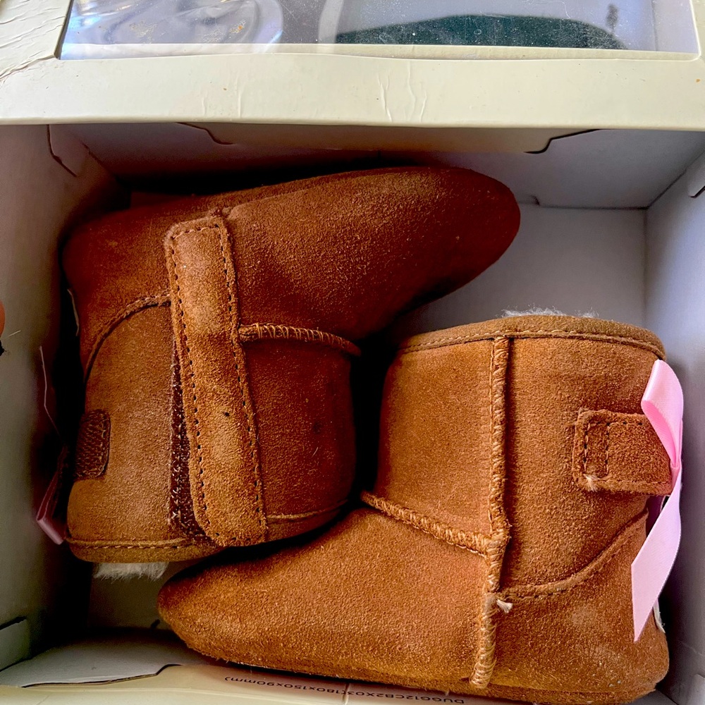 Baby UGG boots size 2/3(6-12 months)